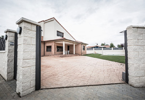 Casa grande de campo, con mezcla de estilo rústico y moderno